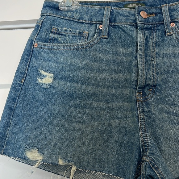 Wild Fable Blue Distressed Jean Shorts size 6. In perfect condition! - Picture 3 of 10